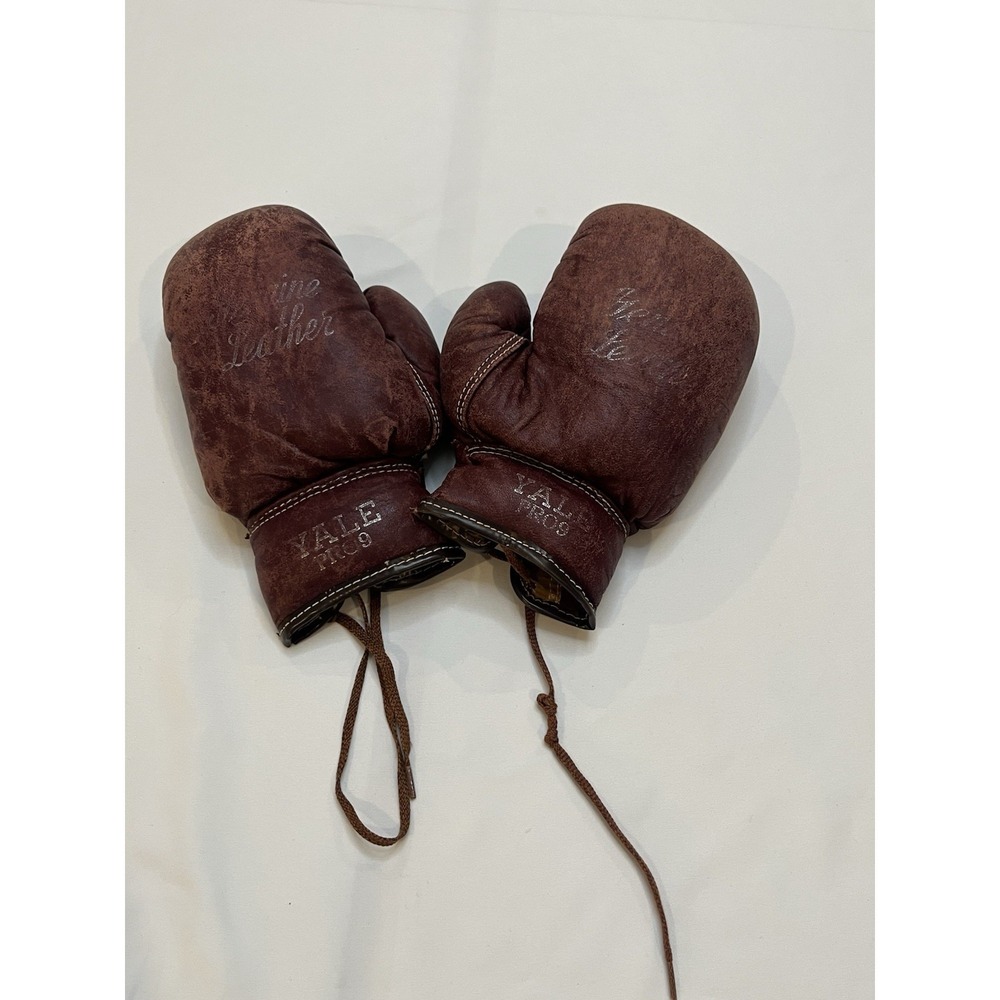 Vintage Yale Pro 9 Genuine Leather Youth Red Boxing Gloves Rare